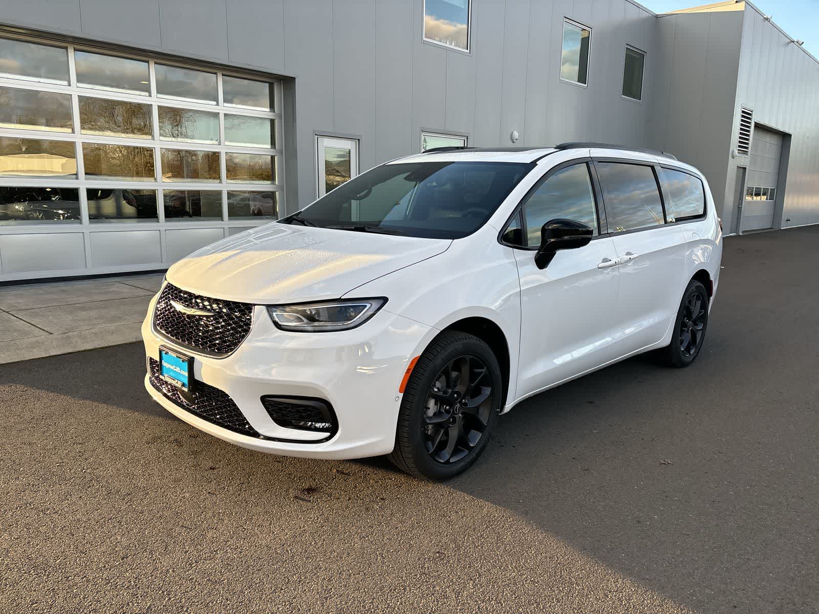 Thumbnail: 2026 Chrysler Pacifica - 1