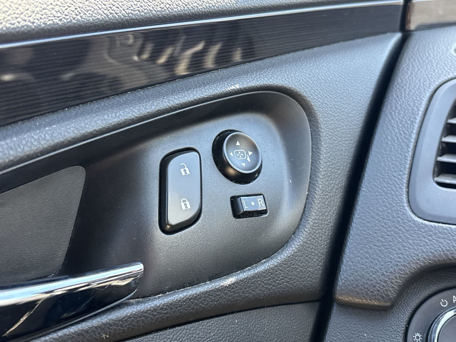 Thumbnail: 2016 Buick Regal - 20