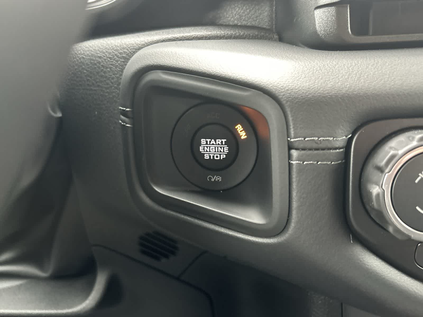 Thumbnail: 2026 Jeep Gladiator - 17