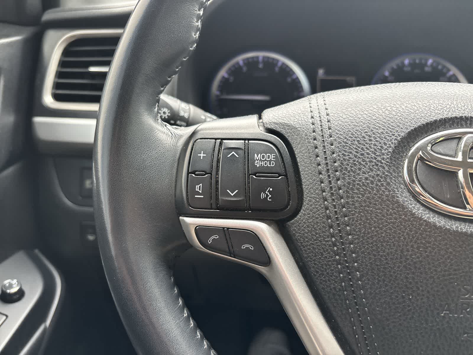Thumbnail: 2019 Toyota Highlander - 9