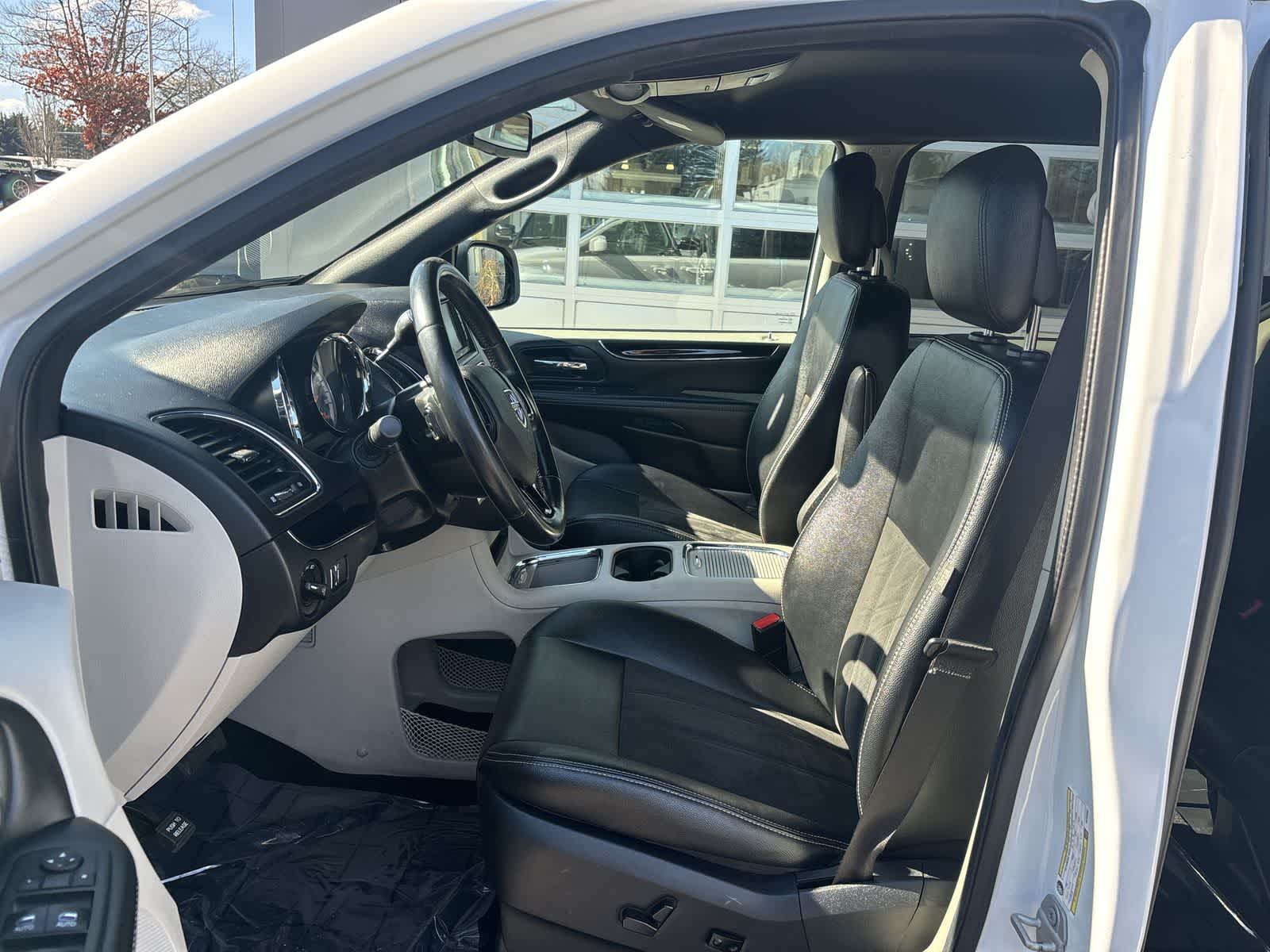 Thumbnail: 2019 Dodge Grand Caravan - 12