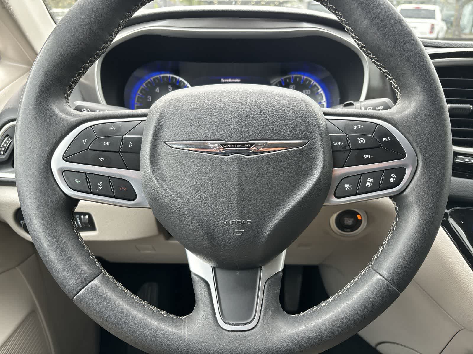 Thumbnail: 2023 Chrysler Pacifica - 6