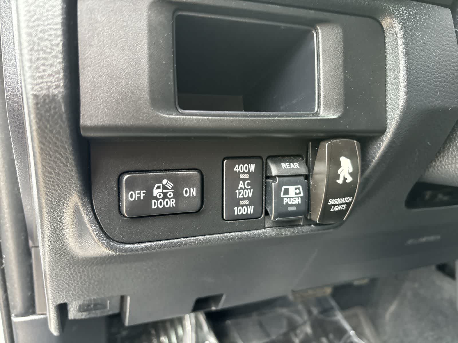 Thumbnail: 2017 Toyota Tacoma - 9