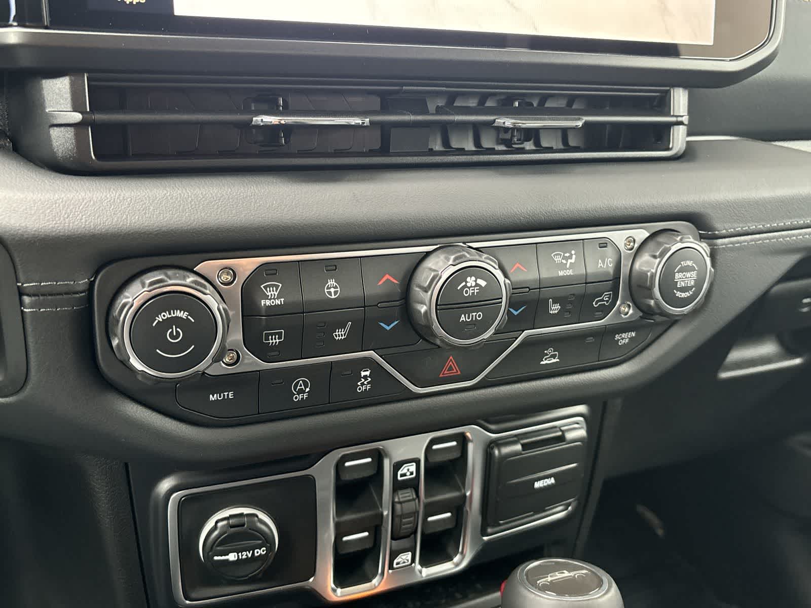 Thumbnail: 2026 Jeep Gladiator - 22