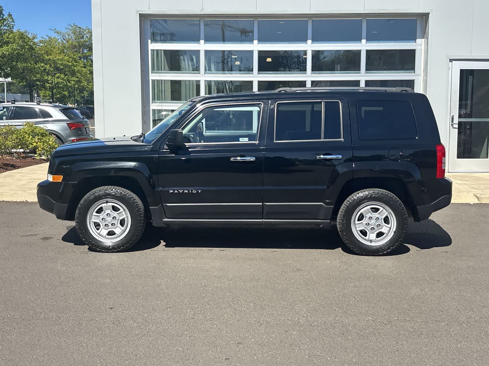 Used 2017 Jeep Patriot Sport with VIN 1C4NJRBB4HD142068 for sale in Eugene, OR