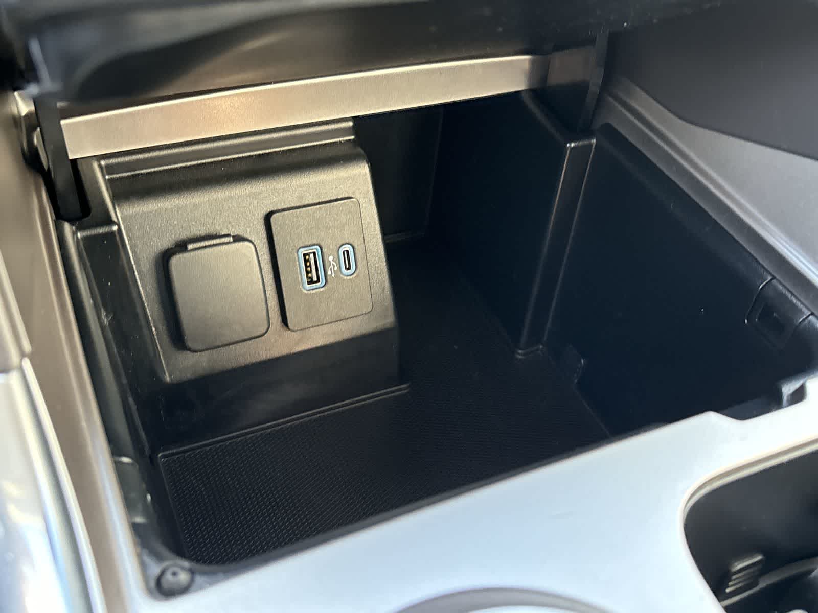 Thumbnail: 2020 Ford Explorer - 26