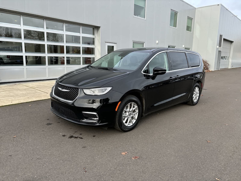 Used 2024 Chrysler Pacifica Touring L Van Passenger Van