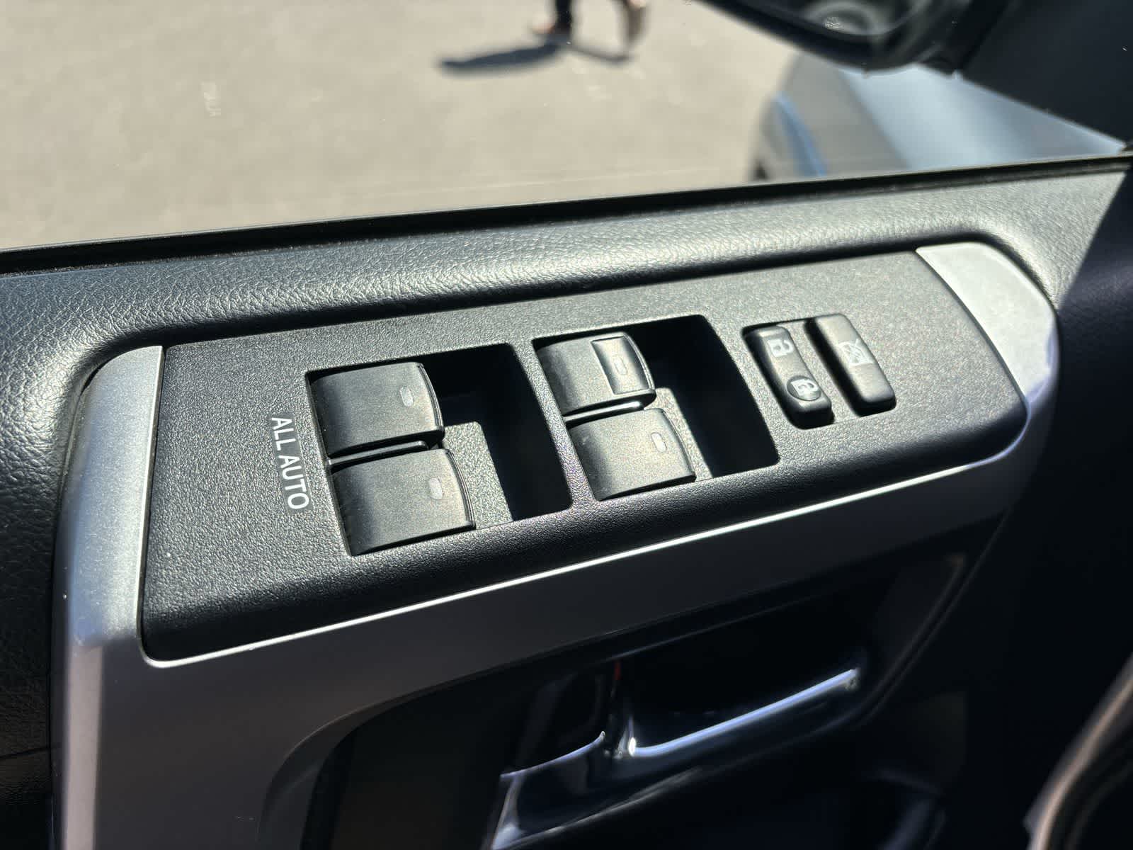 Thumbnail: 2017 Toyota 4Runner - 10