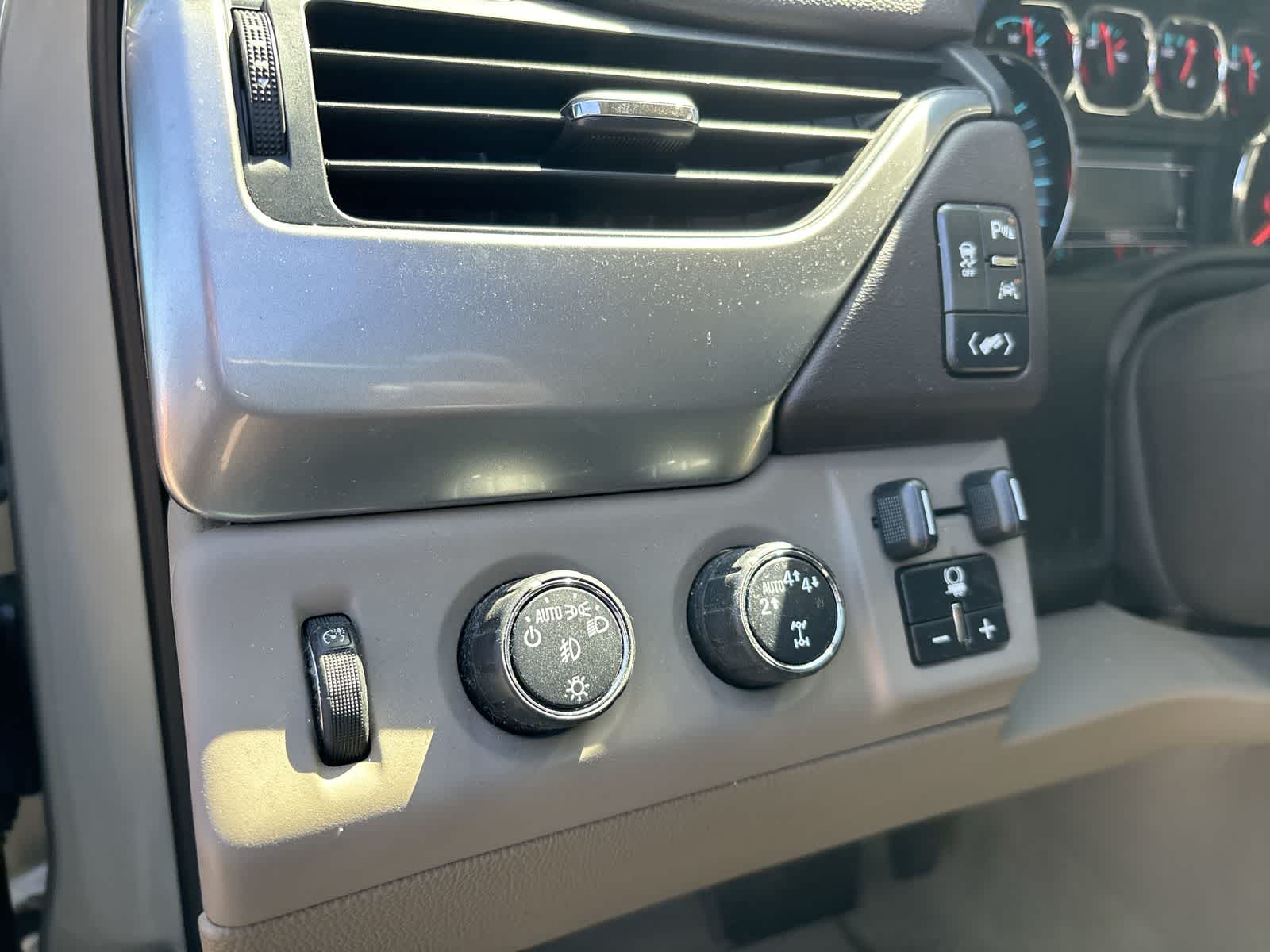 Thumbnail: 2017 Chevrolet Tahoe - 10