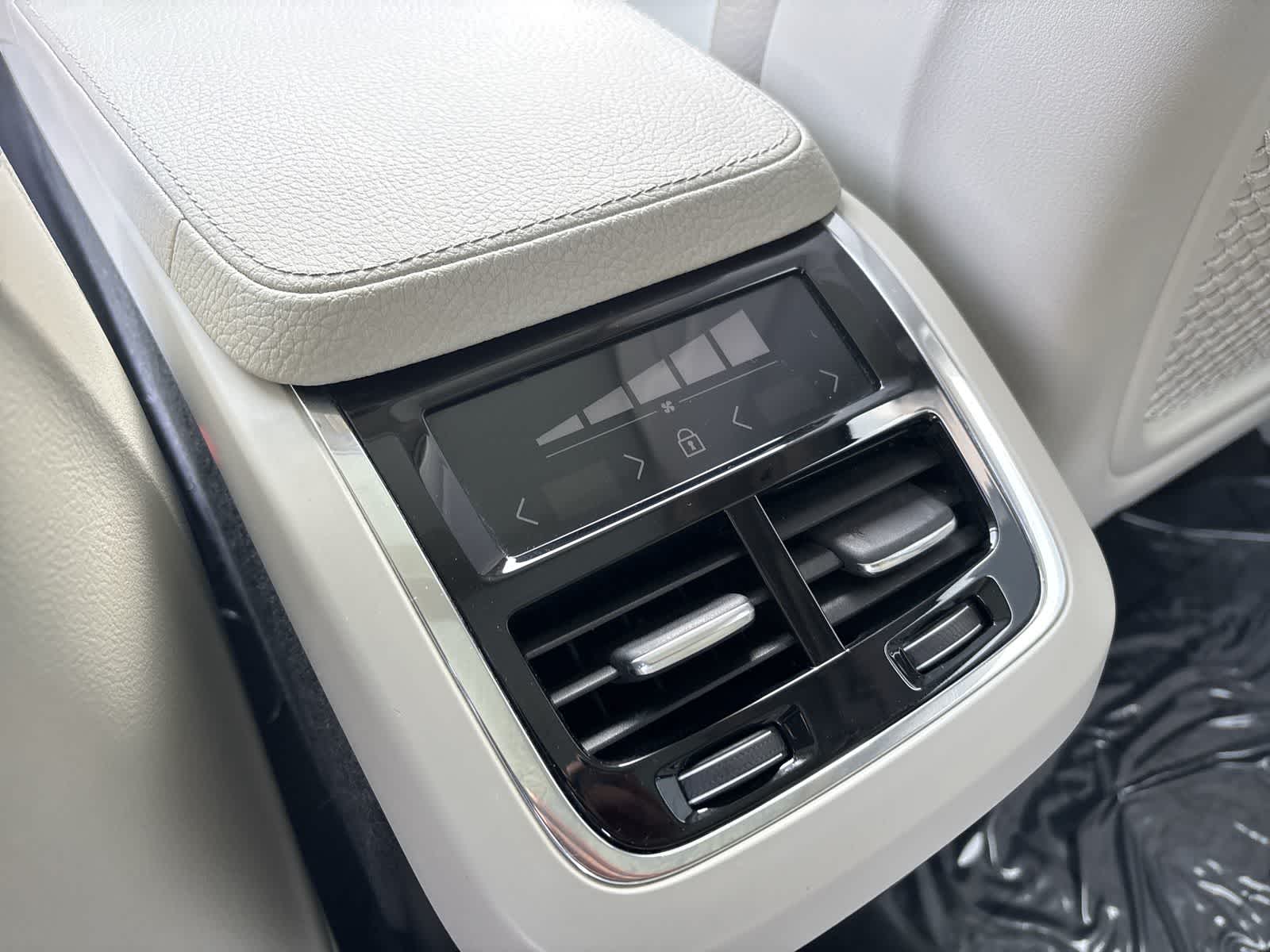 Thumbnail: 2018 Volvo XC90 - 10