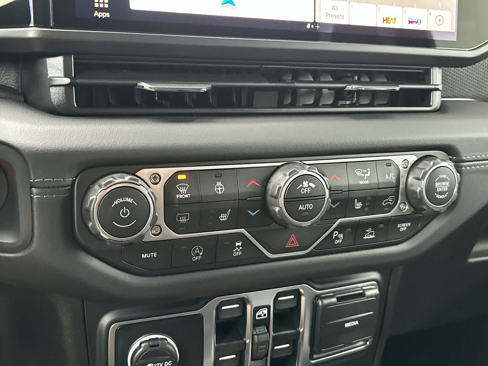 Thumbnail: 2025 Jeep Gladiator - 23