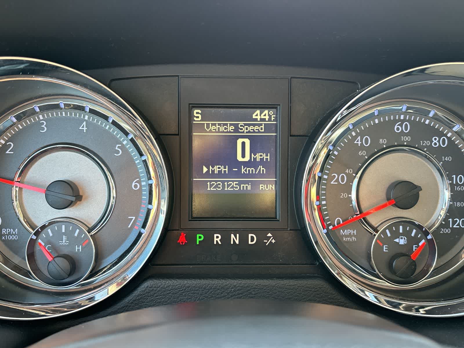 Thumbnail: 2016 Chrysler Town & Country - 10