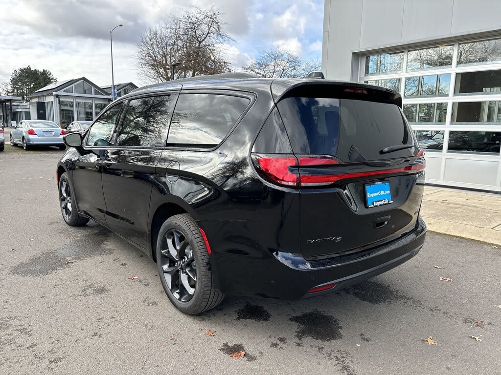New 2026 Chrysler Pacifica Select Passenger Van