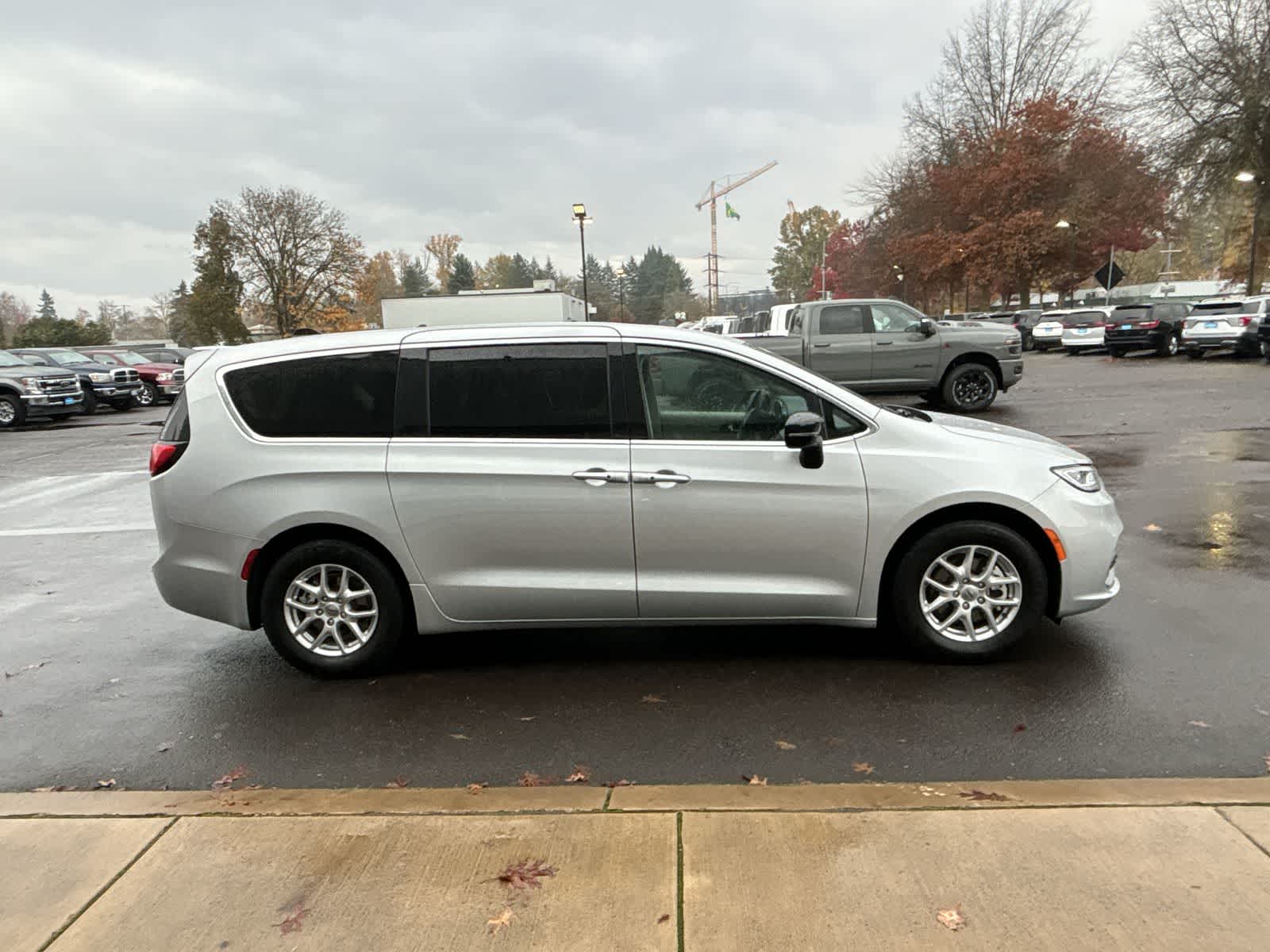 Thumbnail: 2024 Chrysler Pacifica - 6