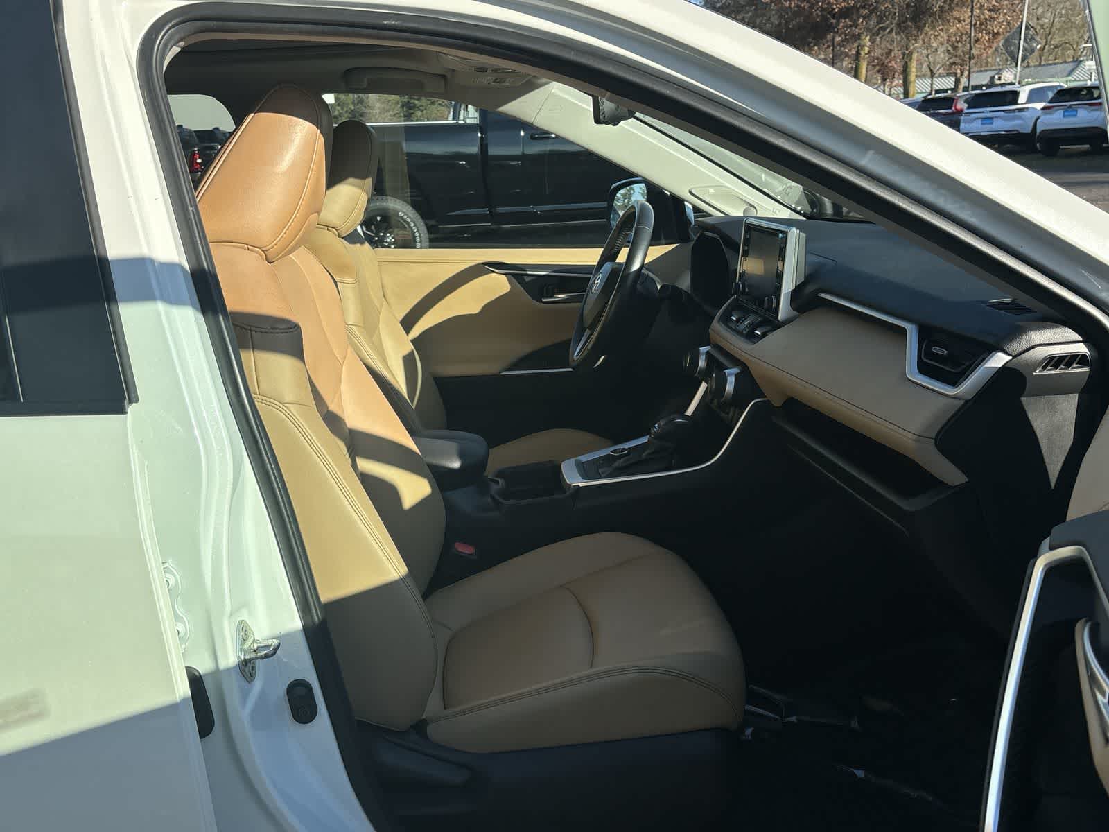 Thumbnail: 2020 Toyota RAV4 - 9