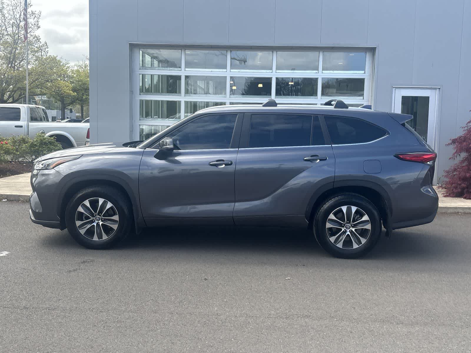 Thumbnail: 2023 Toyota Highlander - 2