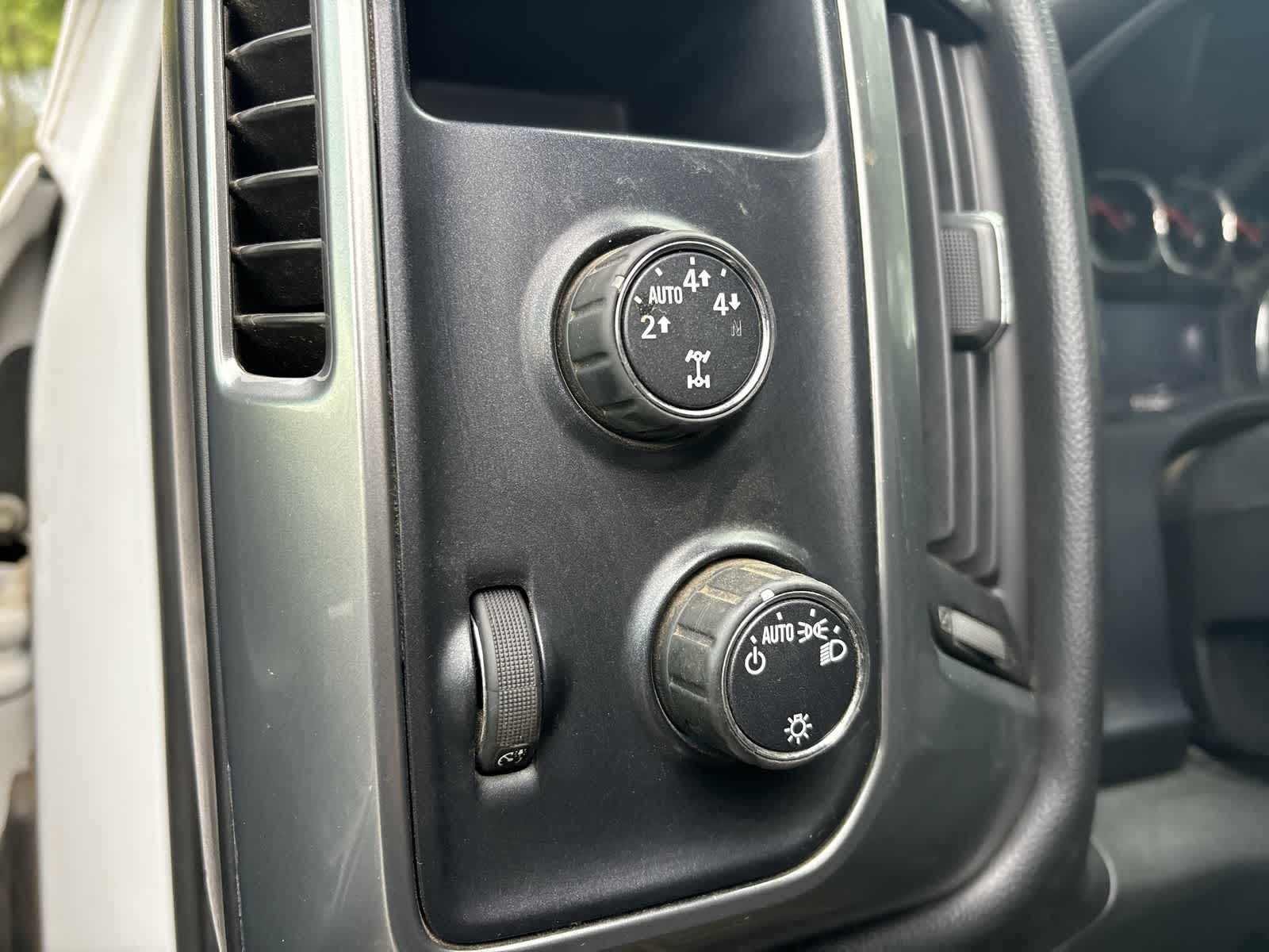 Thumbnail: 2016 Chevrolet Silverado 1500 - 8