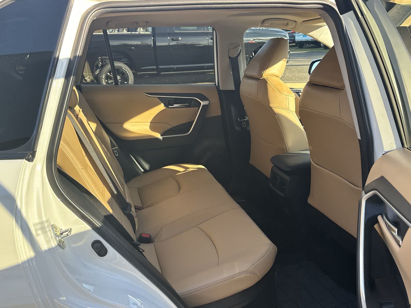 Thumbnail: 2020 Toyota RAV4 - 10