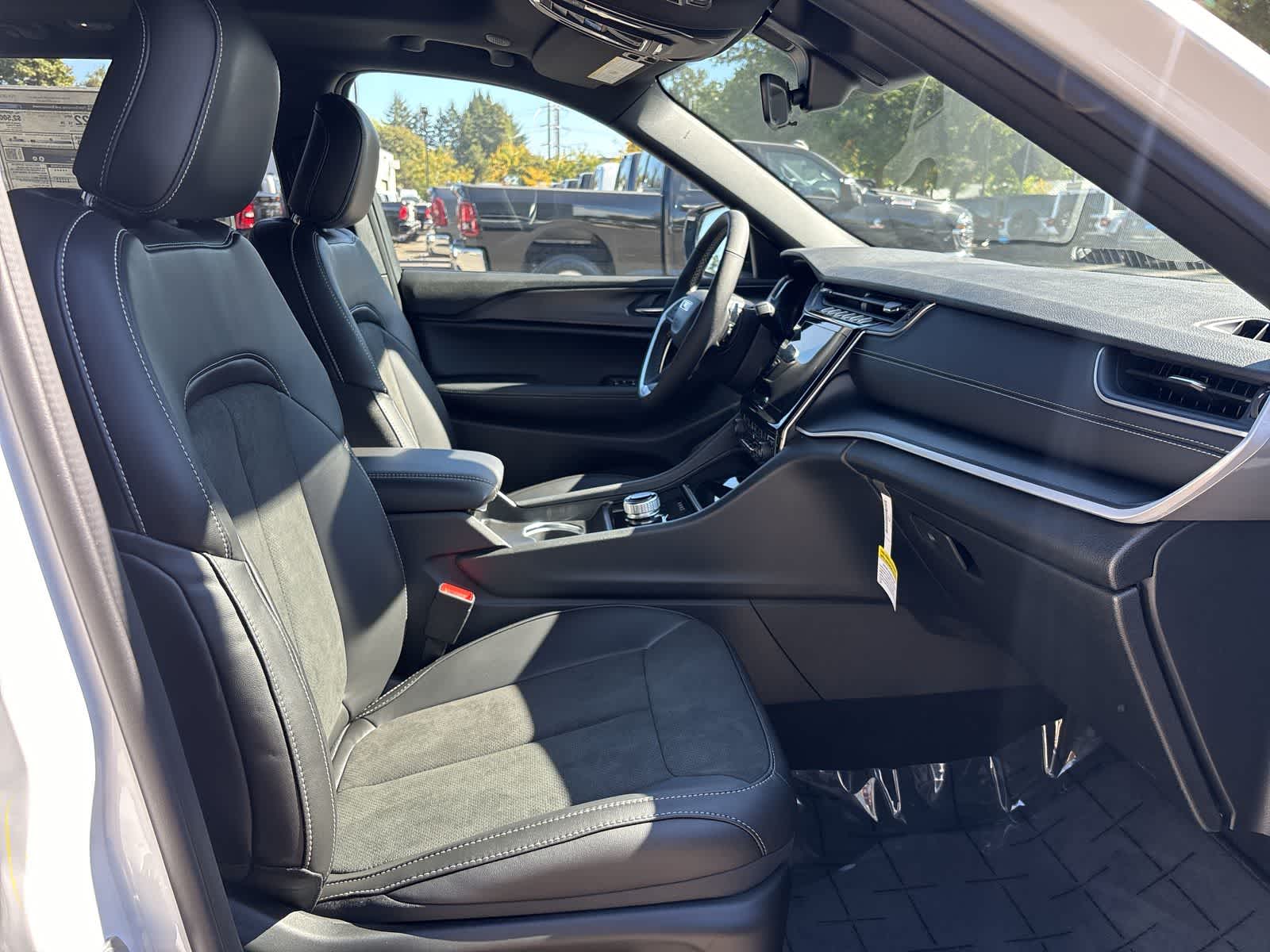 Thumbnail: 2025 Jeep Grand Cherokee - 4