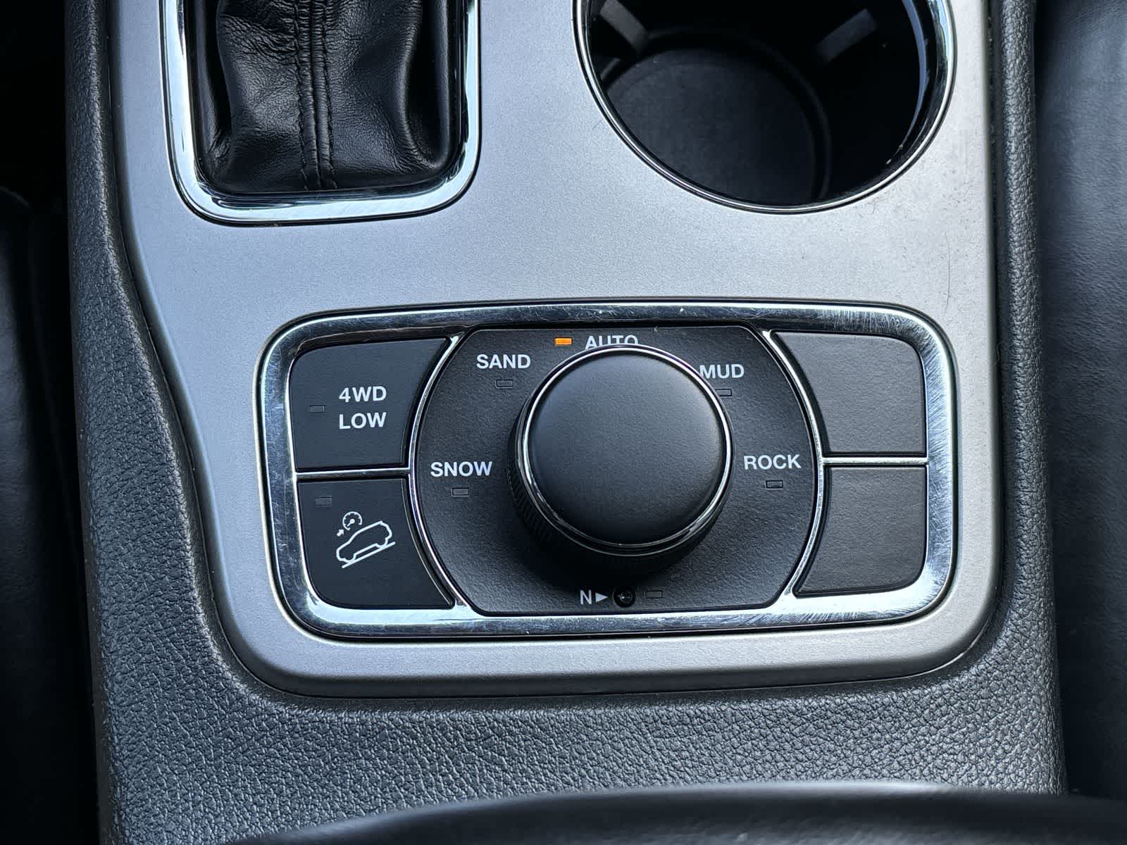 Thumbnail: 2018 Jeep Grand Cherokee - 28