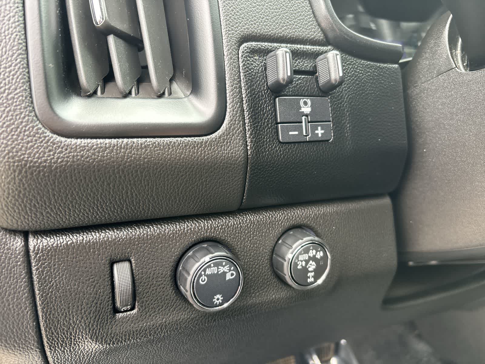 Thumbnail: 2019 Chevrolet Colorado - 11