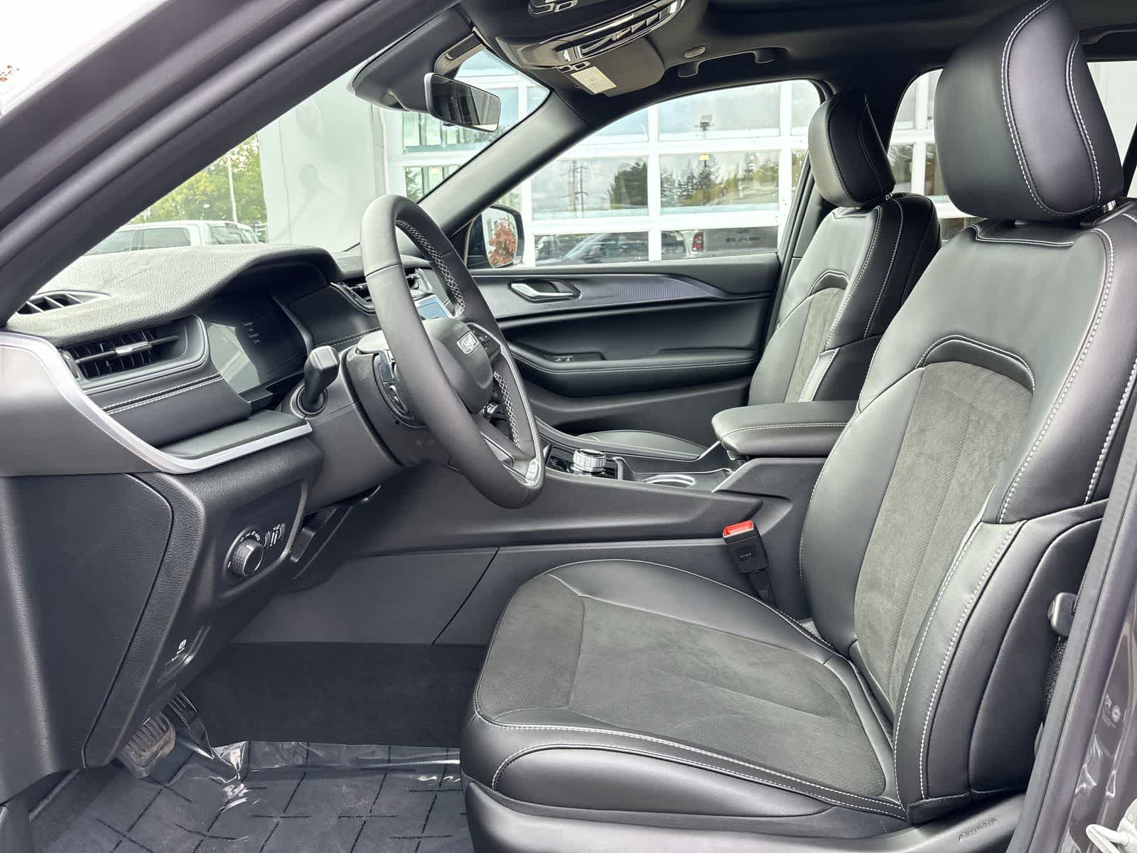 Thumbnail: 2025 Jeep Grand Cherokee - 9