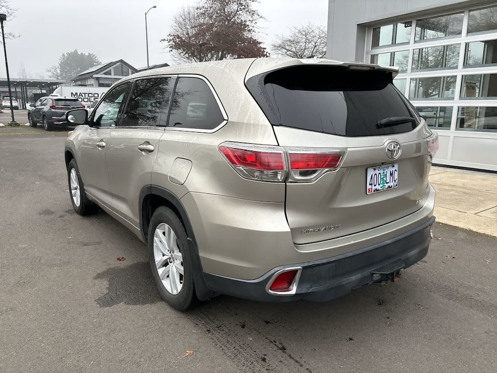Used 2014 Toyota Highlander LE V6 SUV