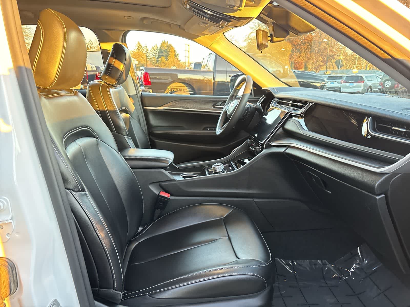 Thumbnail: 2024 Jeep Grand Cherokee - 6