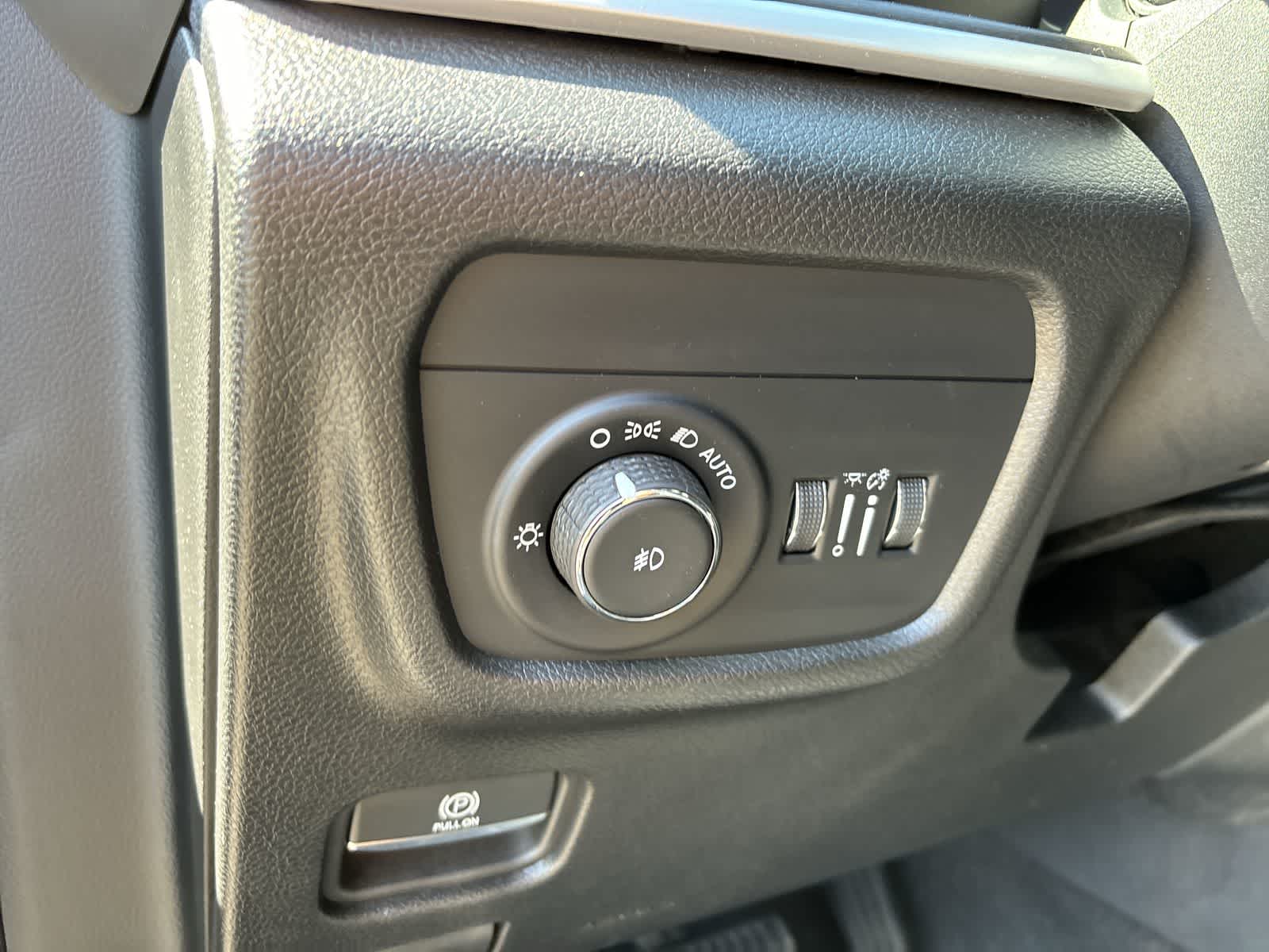 Thumbnail: 2022 Jeep Grand Cherokee - 14