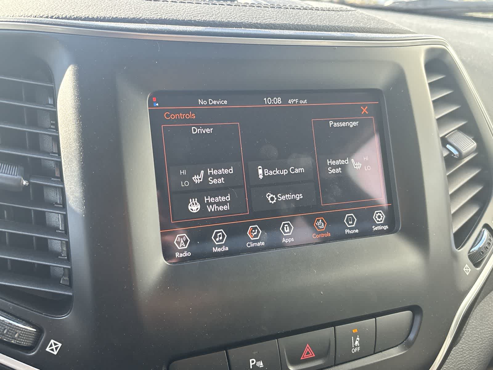 Thumbnail: 2021 Jeep Cherokee - 16