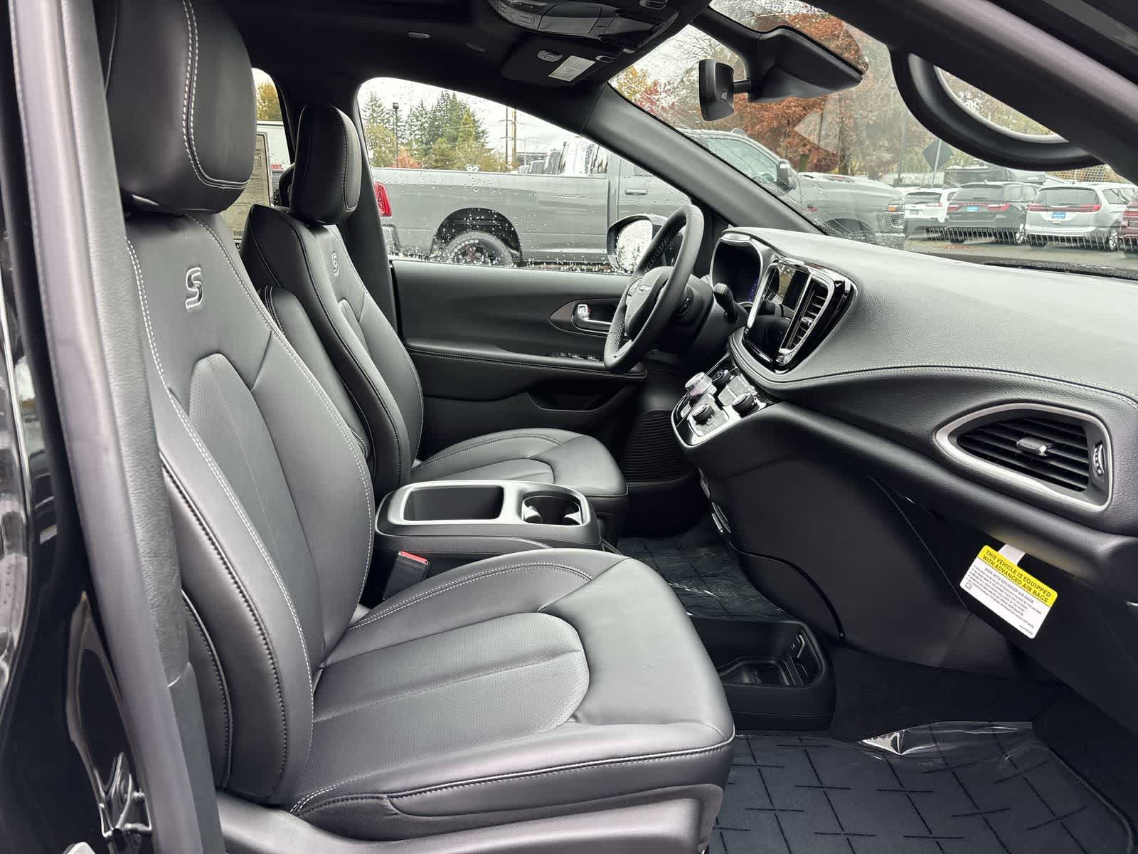 Thumbnail: 2026 Chrysler Pacifica - 6