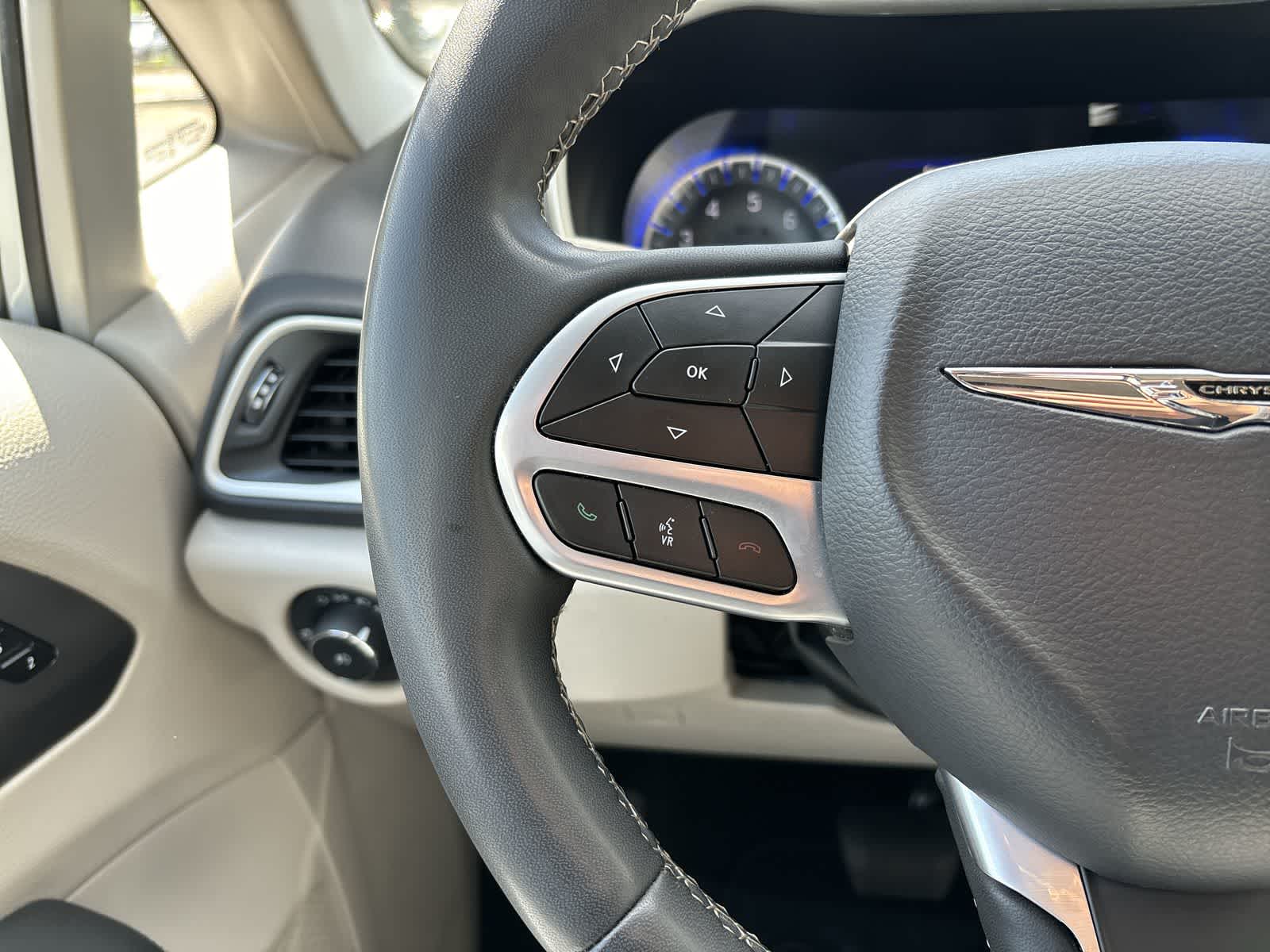 Thumbnail: 2023 Chrysler Pacifica - 11