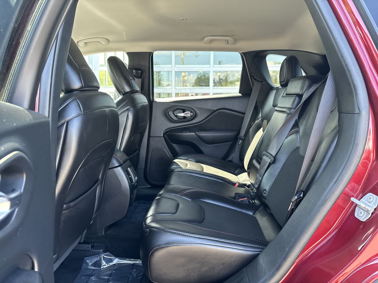 Thumbnail: 2019 Jeep Cherokee - 8