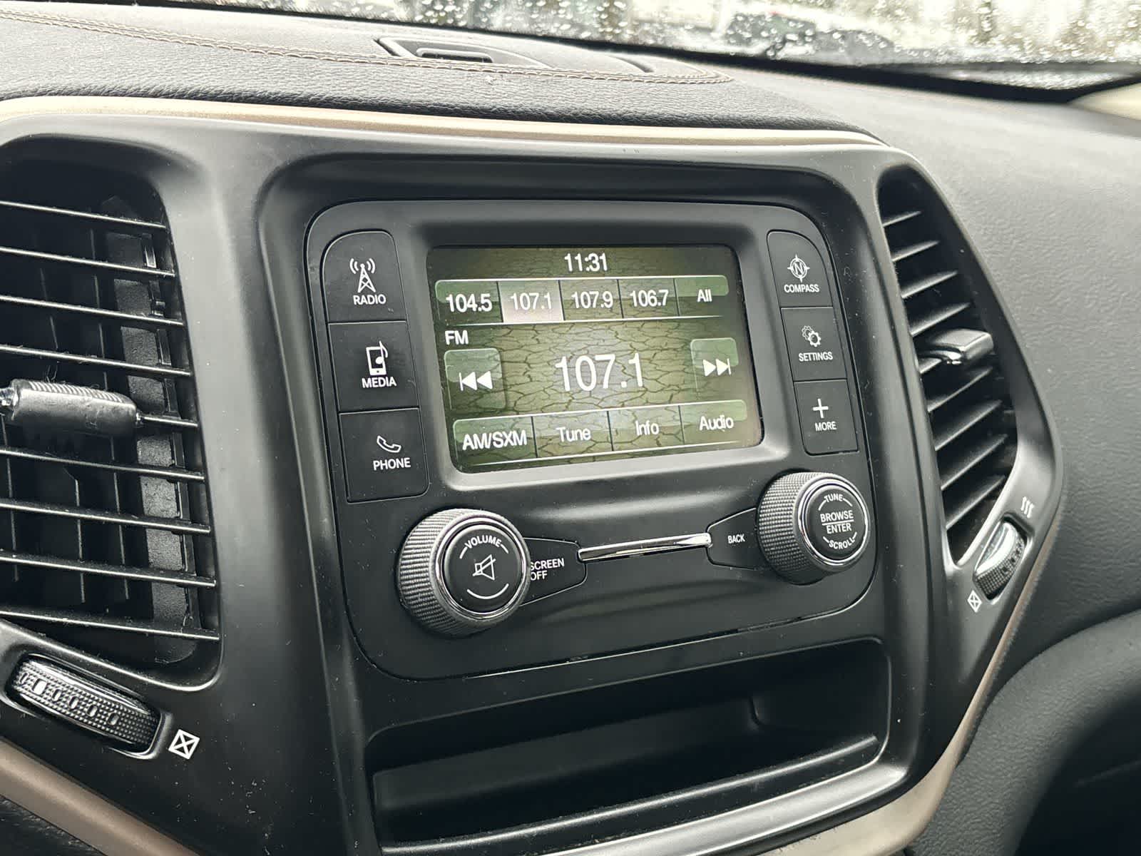 Thumbnail: 2018 Jeep Cherokee - 12