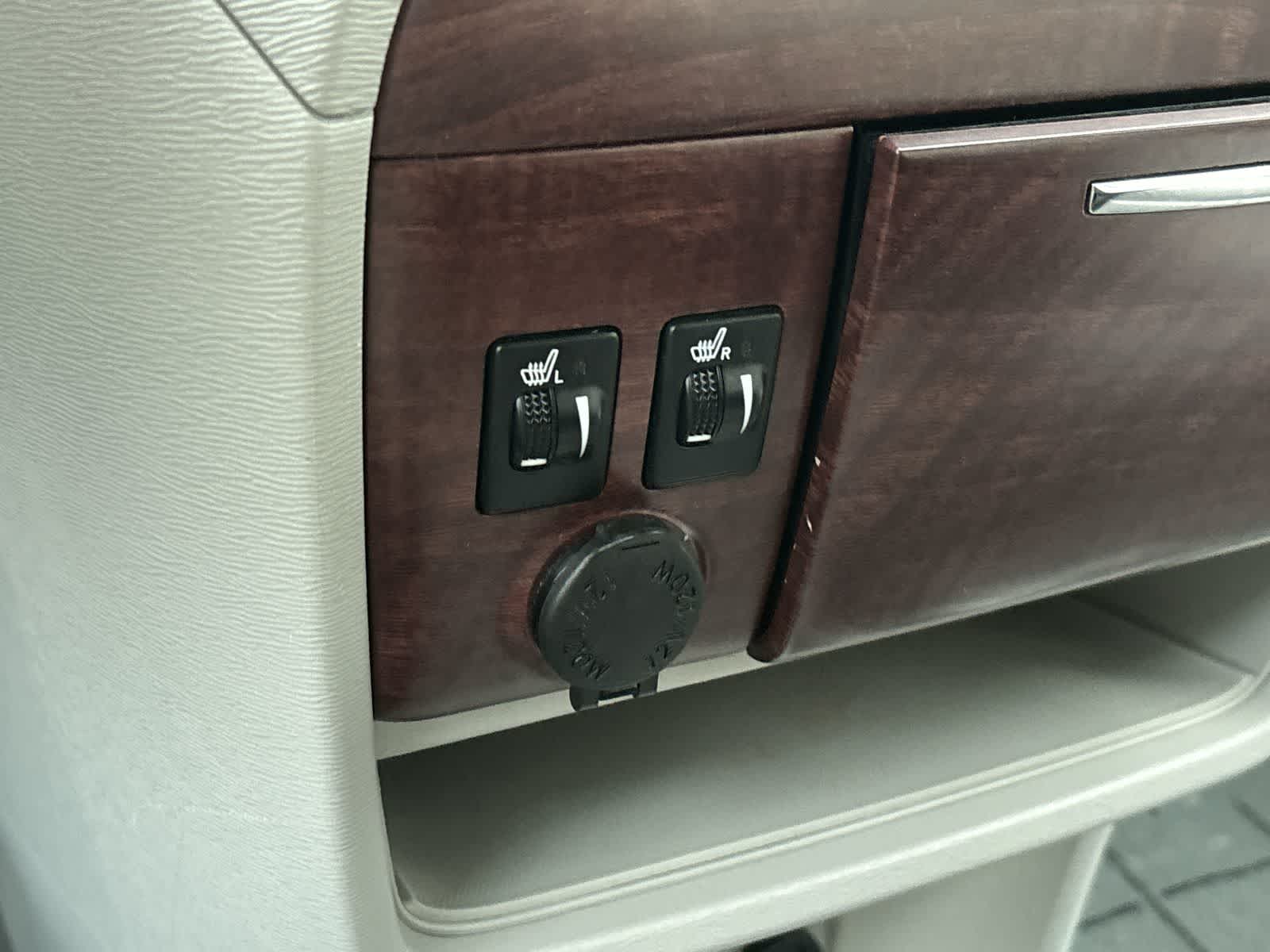 Thumbnail: 2013 Toyota Sienna - 21