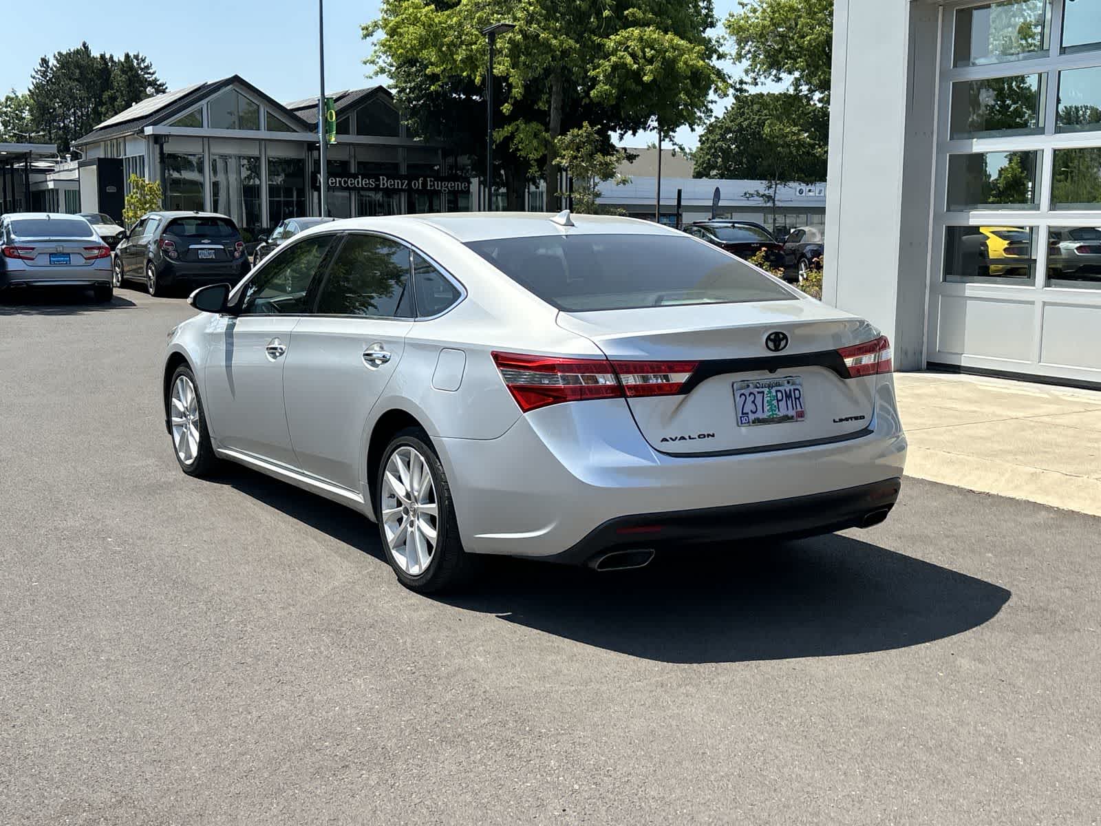 Thumbnail: 2013 Toyota Avalon - 3