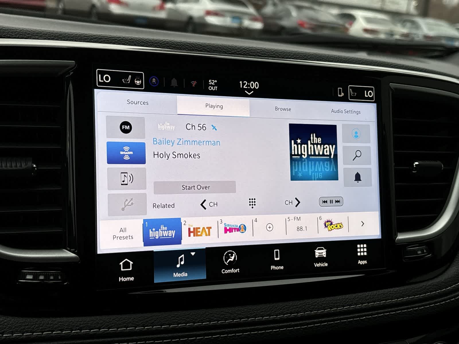 Thumbnail: 2026 Chrysler Pacifica - 18