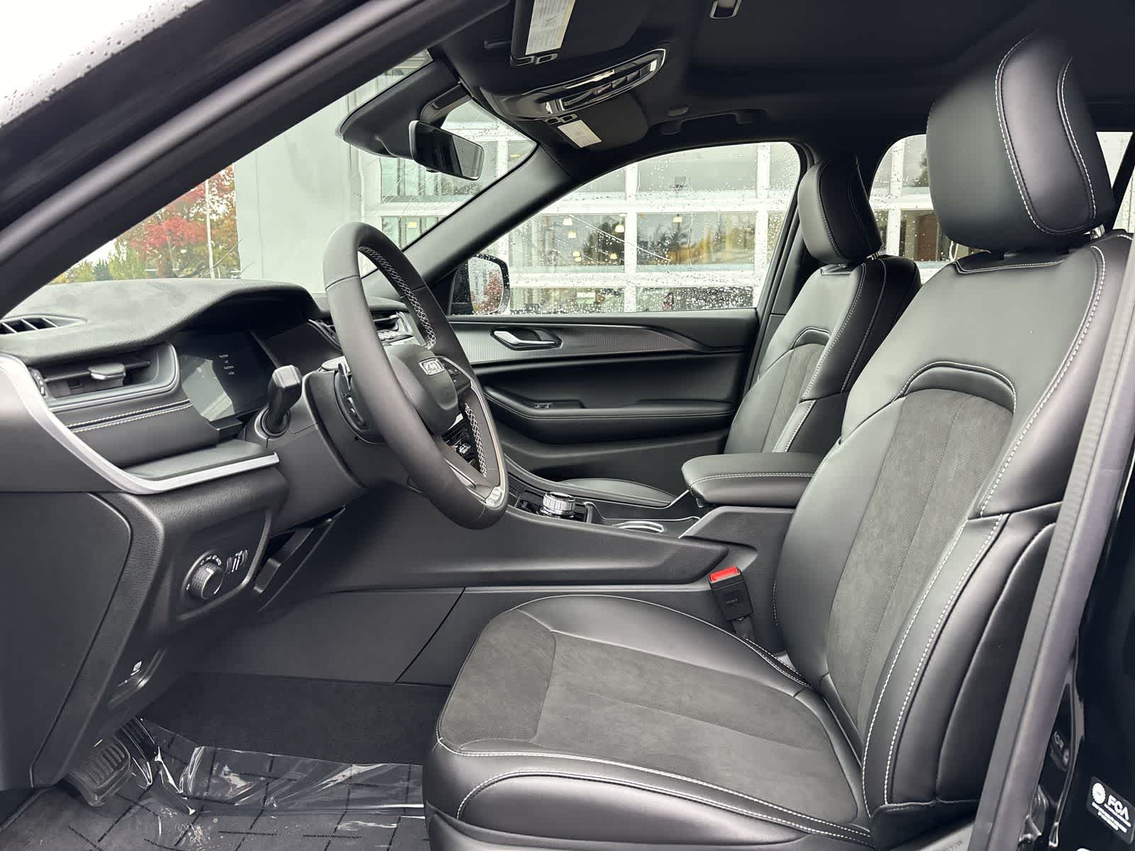 Thumbnail: 2025 Jeep Grand Cherokee - 8