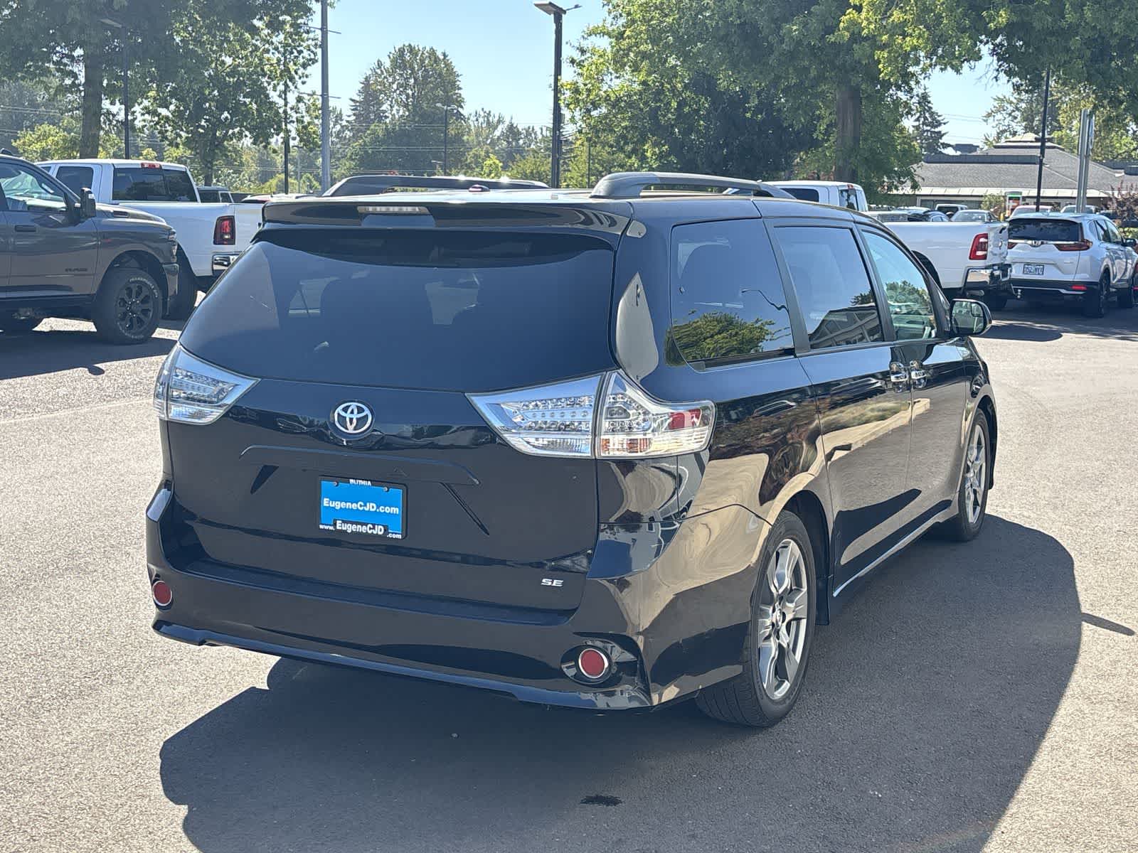 Thumbnail: 2017 Toyota Sienna - 5