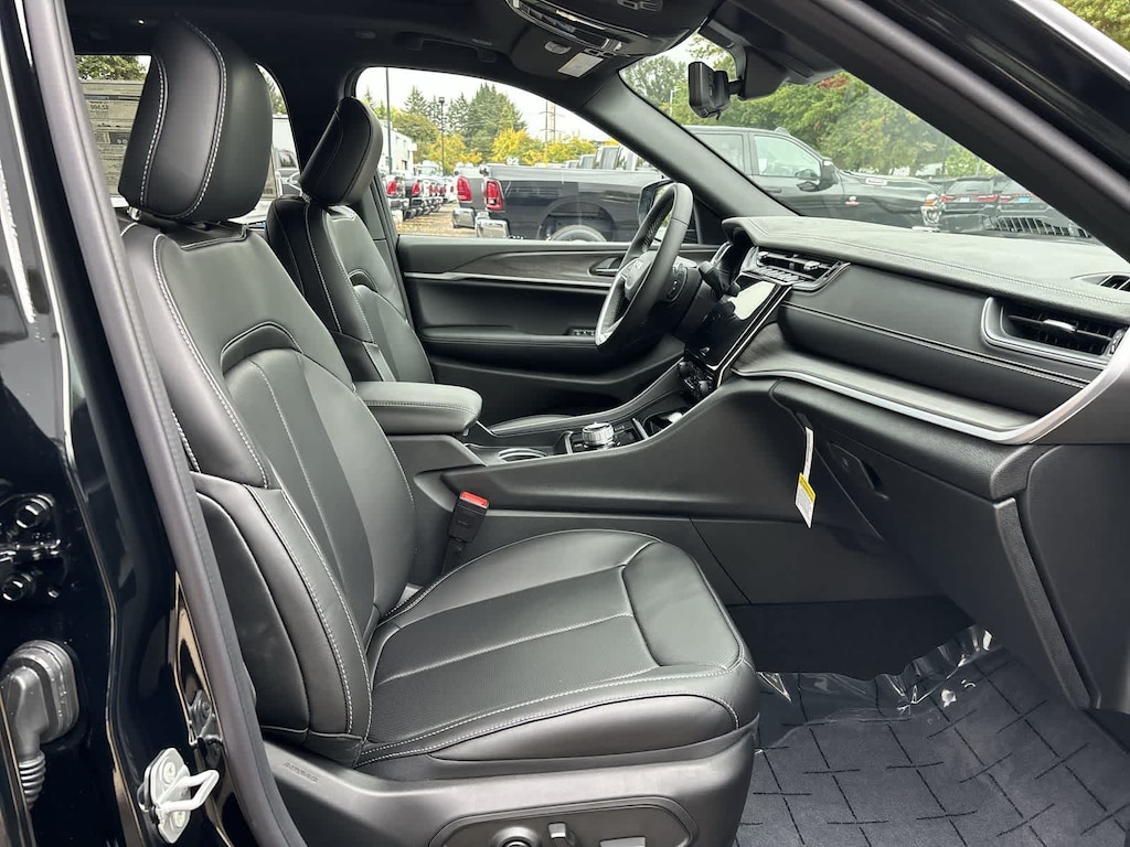 New 2025 Jeep Grand Cherokee Limited Sport Utility