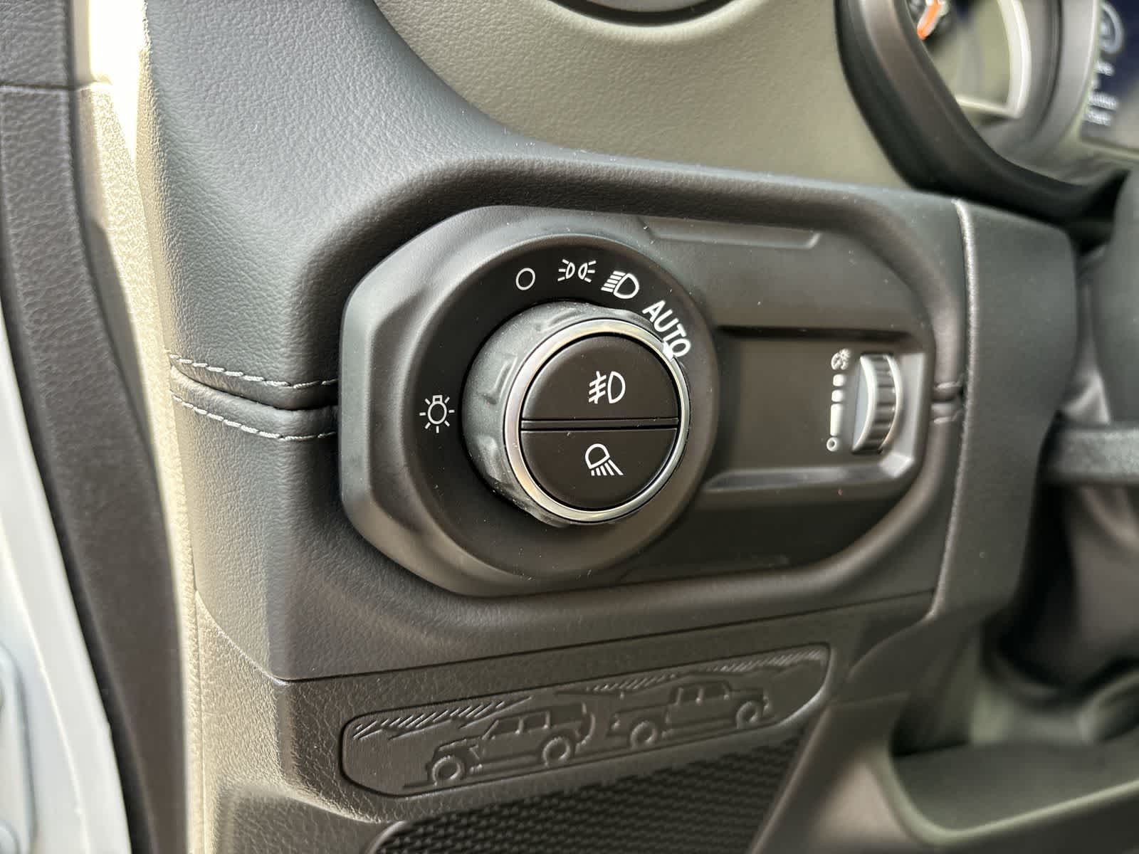 Thumbnail: 2025 Jeep Gladiator - 13