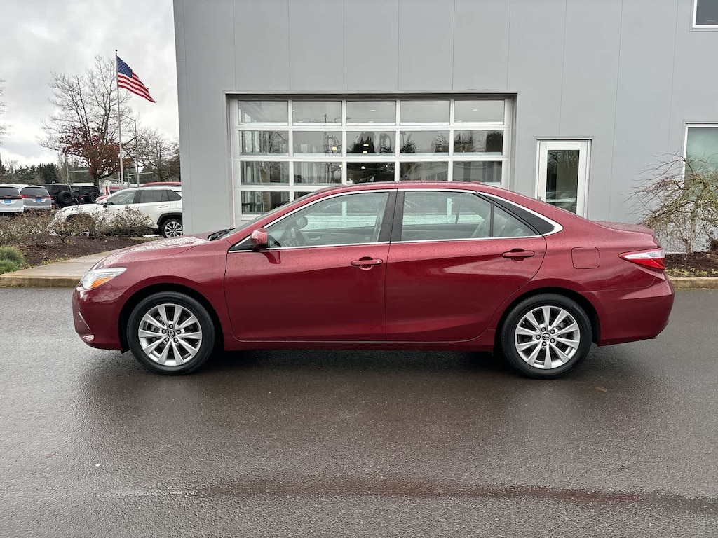 Used 2016 Toyota Camry XLE Sedan