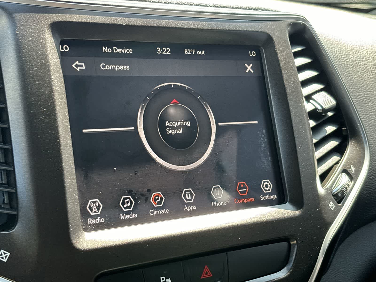 Thumbnail: 2019 Jeep Cherokee - 23