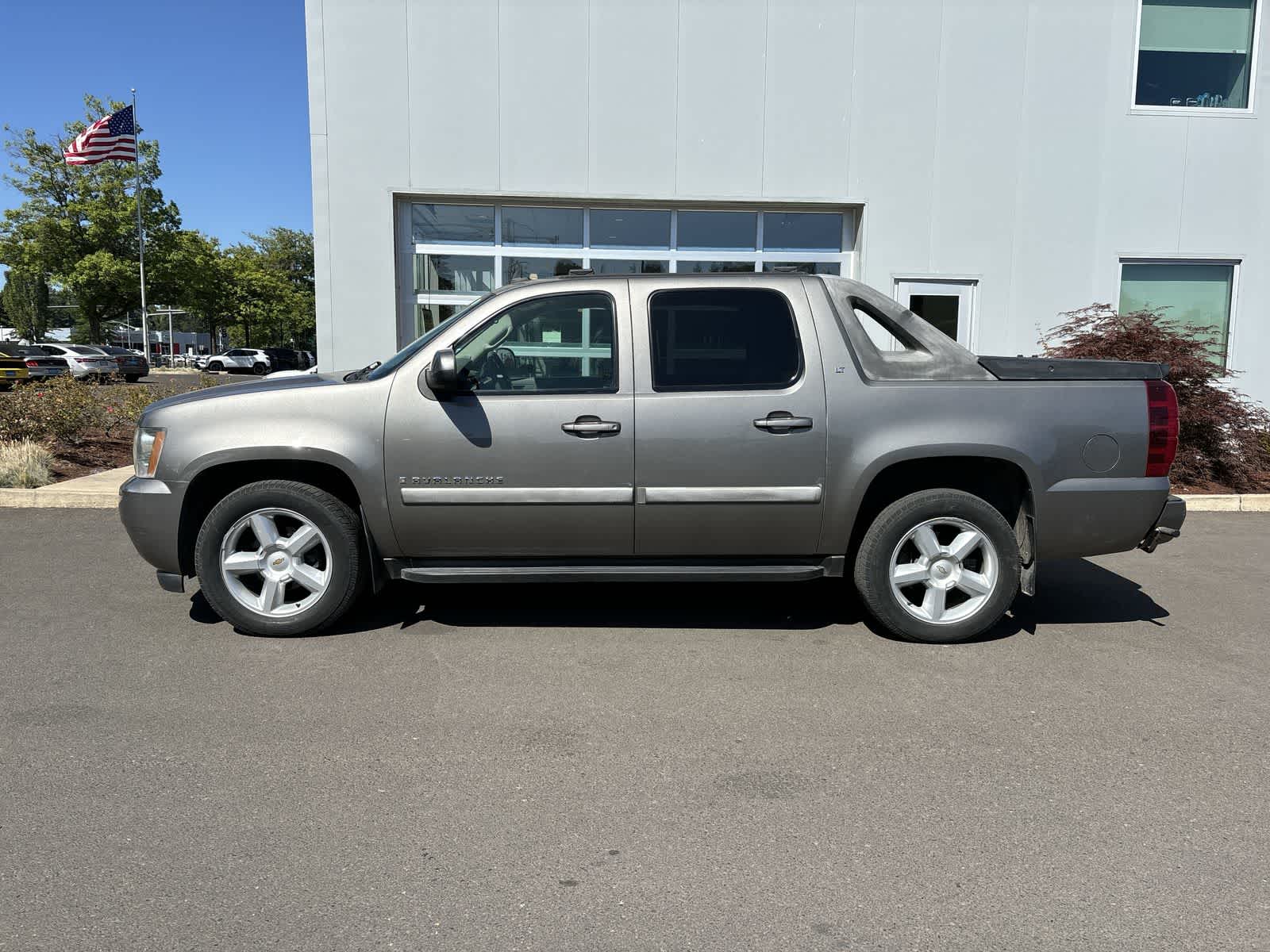 Thumbnail: 2008 Chevrolet Avalanche 1500 - 2