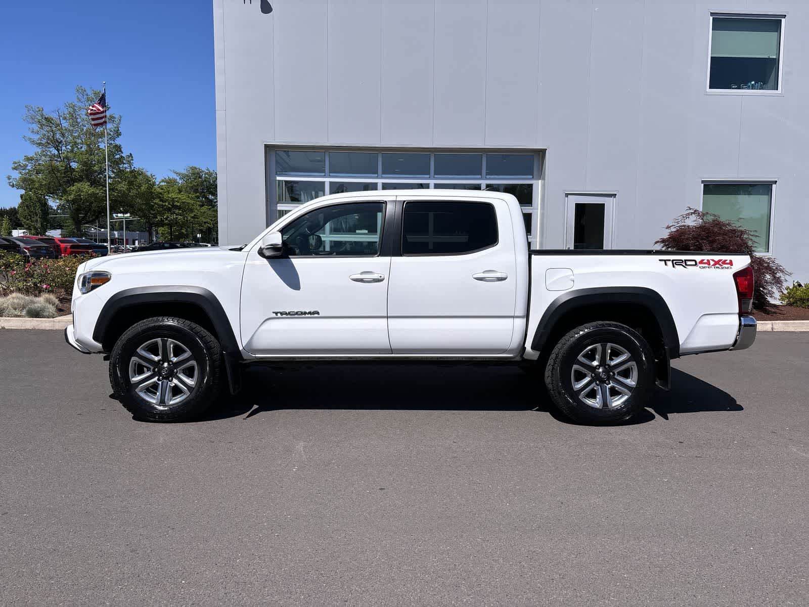 Used 2017 Toyota Tacoma TRD Off Road with VIN 5TFCZ5AN8HX089622 for sale in Eugene, OR