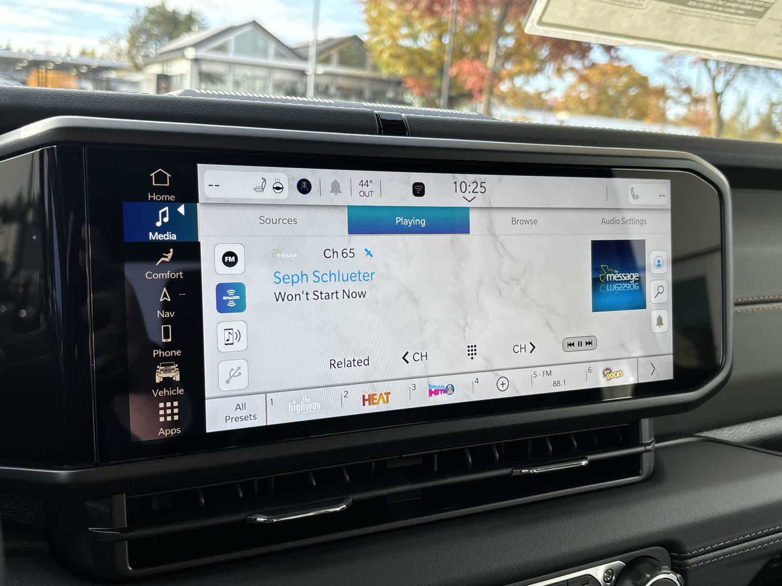 Thumbnail: 2025 Jeep Gladiator - 18