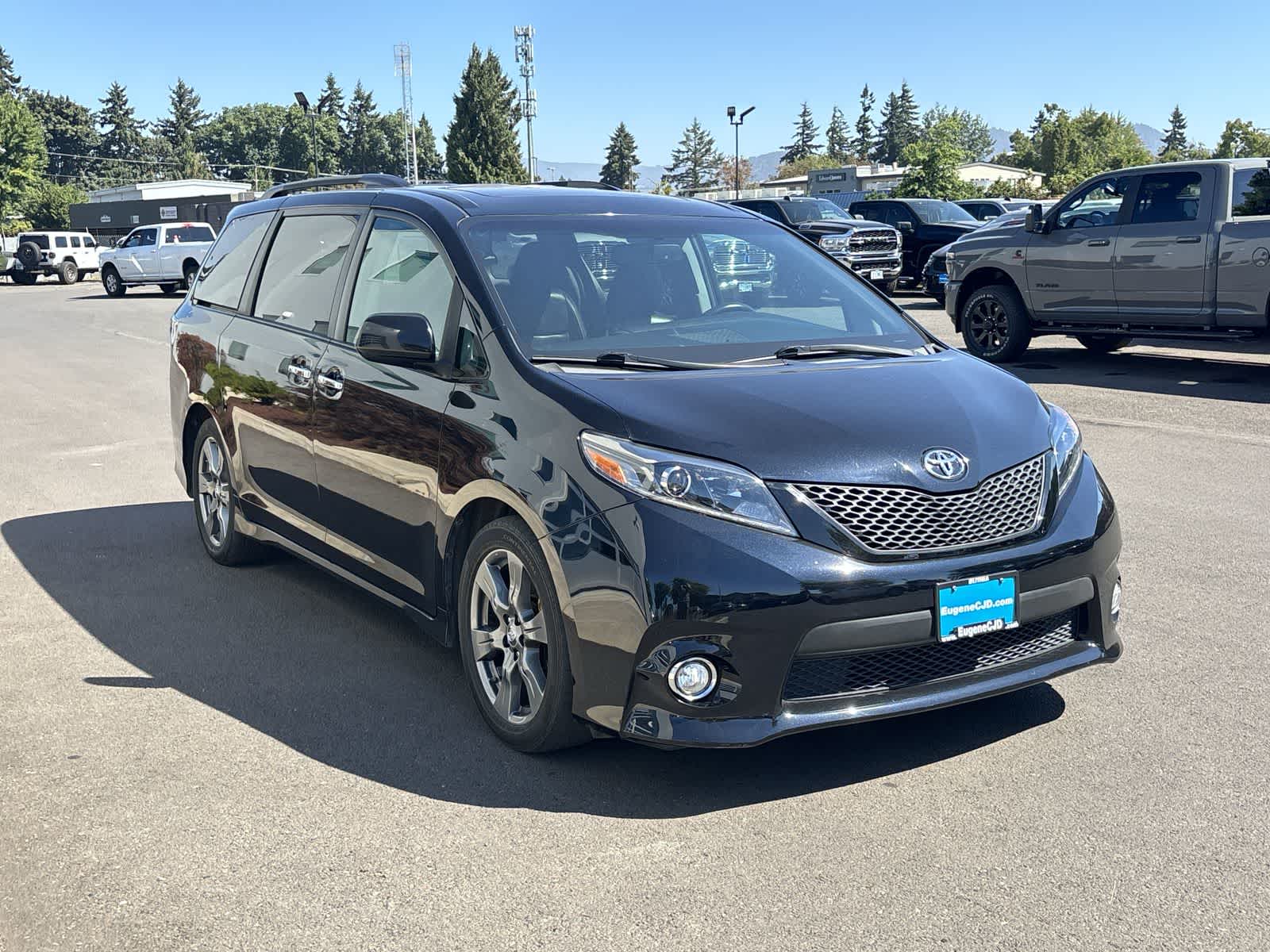 Thumbnail: 2017 Toyota Sienna - 7