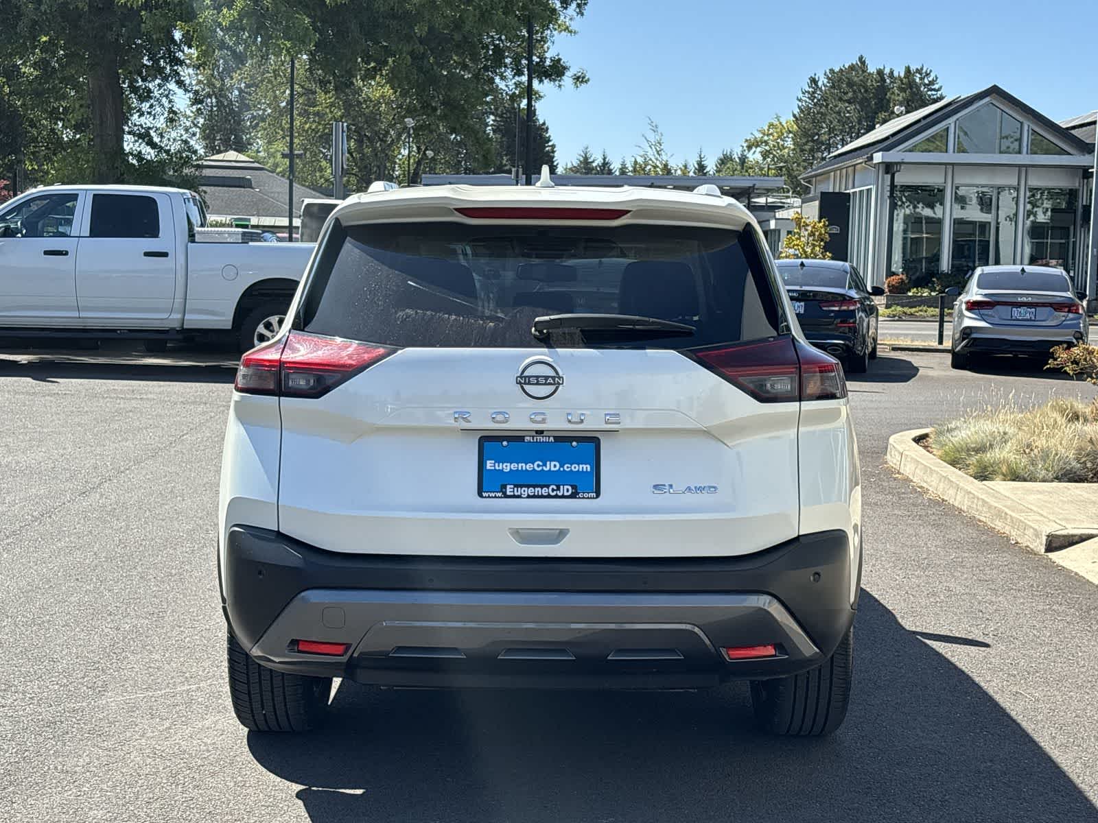 2023 Nissan Rogue SL photo 3