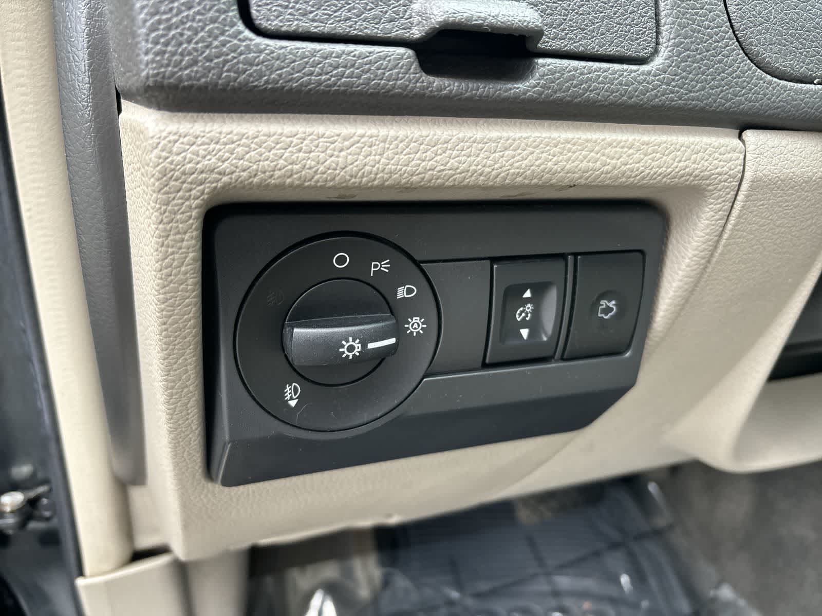 Thumbnail: 2010 Ford Fusion - 12