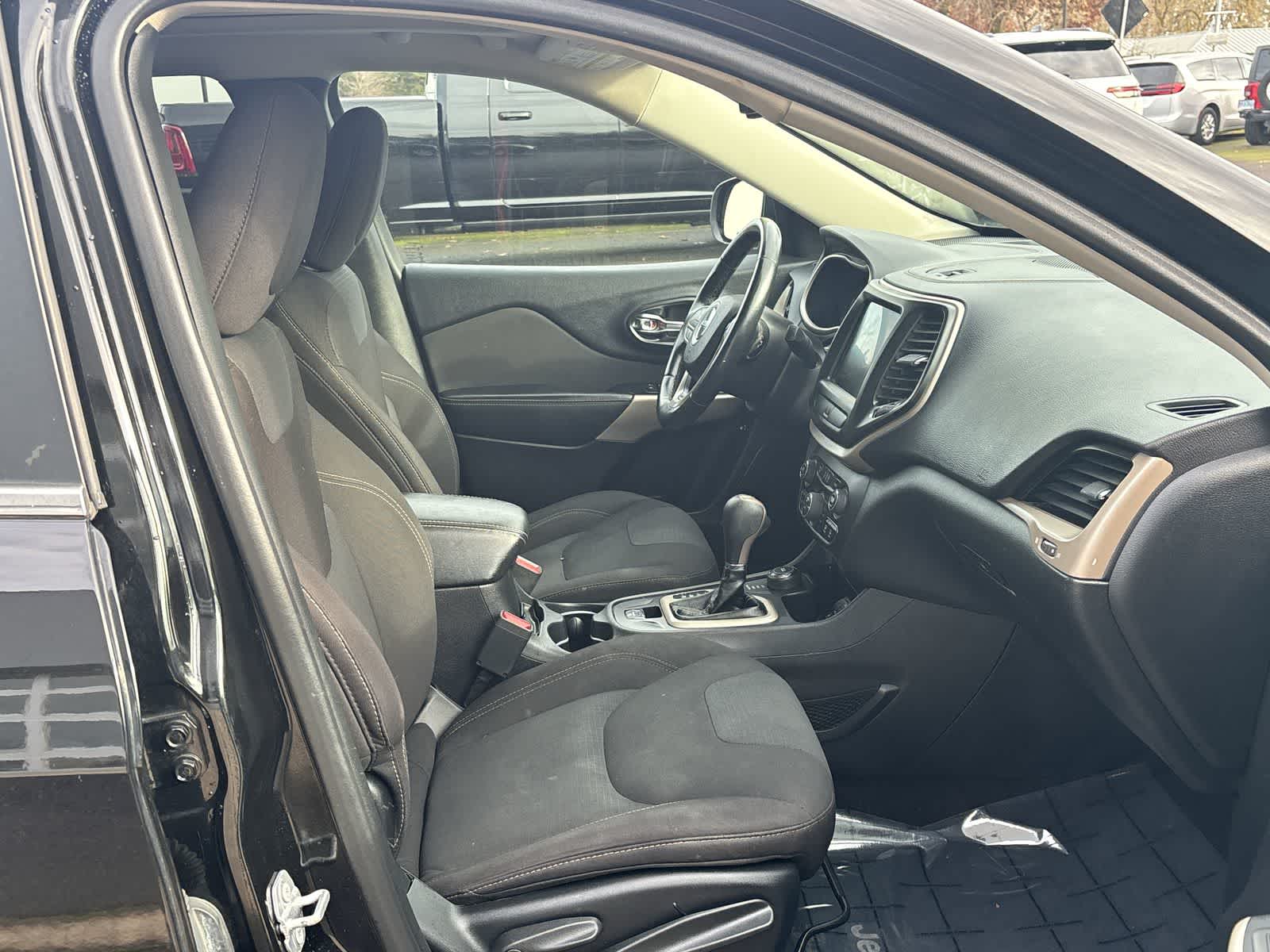 Thumbnail: 2017 Jeep Cherokee - 9